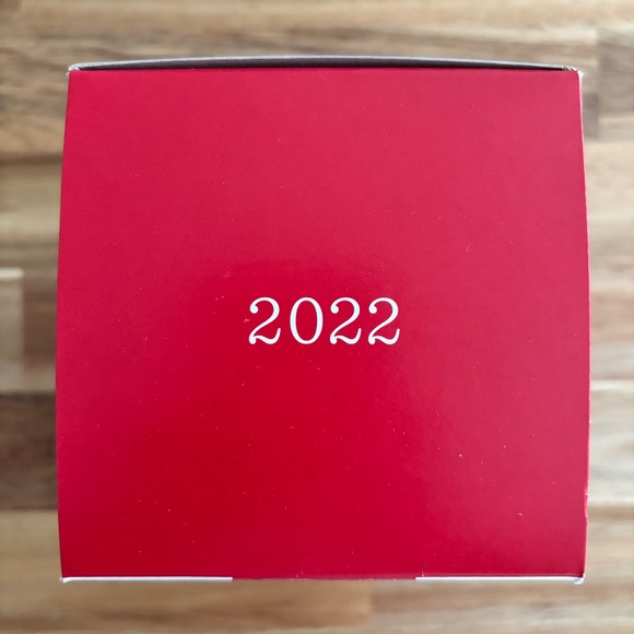 Hallmark KOC Mrs. Claus's Sewing Cabinet Limited Edition Signed MINT - Picture 3 of 7